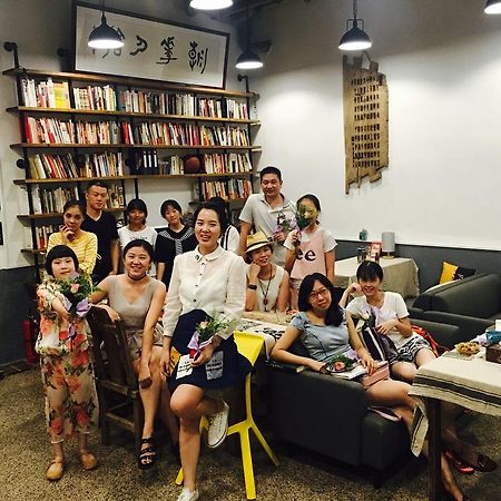 Zhaohuaxishi Youth Hostel Guangzhou Bagian luar foto