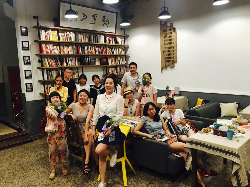 Zhaohuaxishi Youth Hostel Guangzhou Bagian luar foto