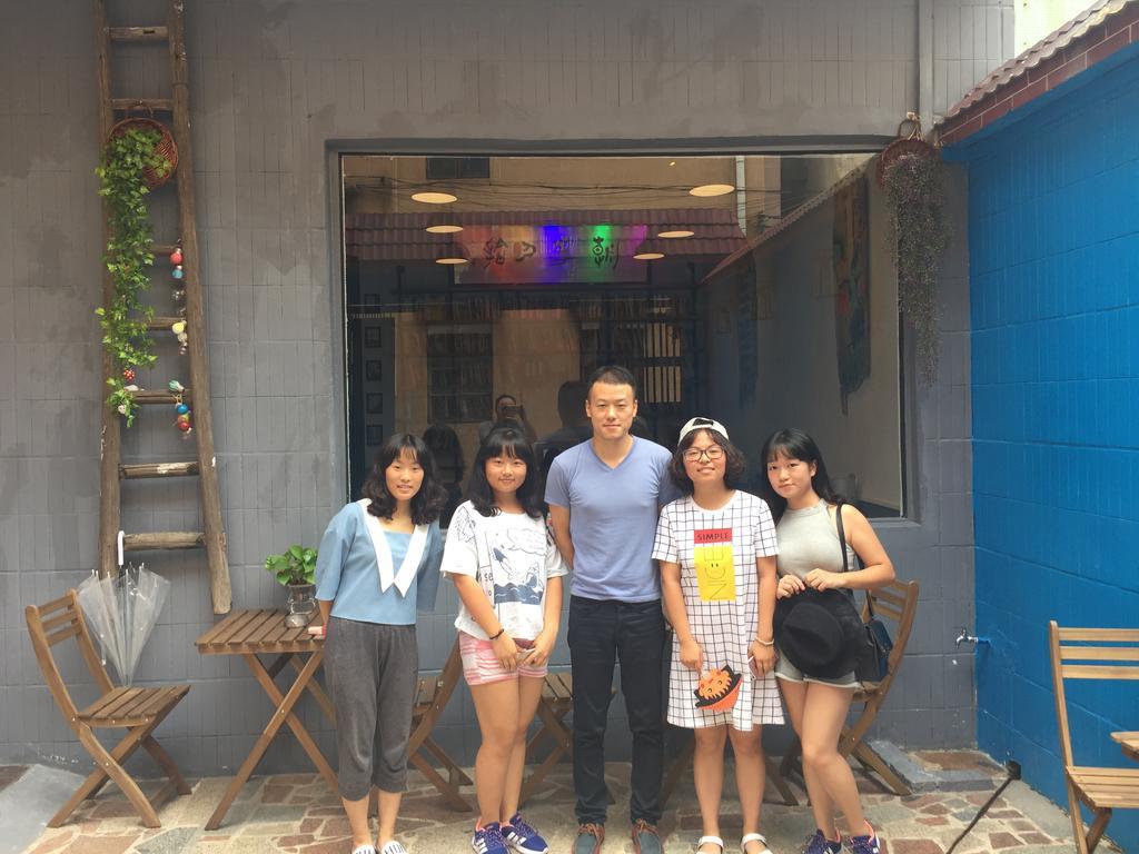 Zhaohuaxishi Youth Hostel Guangzhou Bagian luar foto