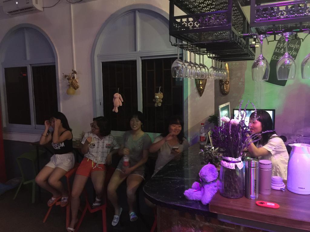 Zhaohuaxishi Youth Hostel Guangzhou Bagian luar foto