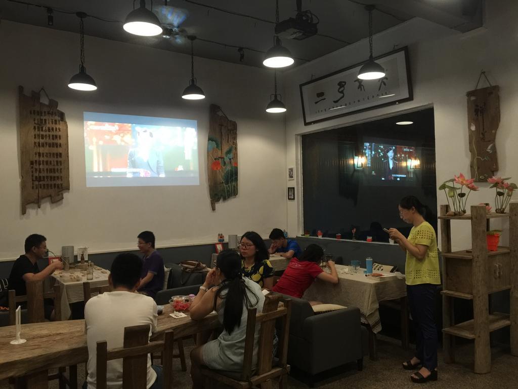 Zhaohuaxishi Youth Hostel Guangzhou Bagian luar foto