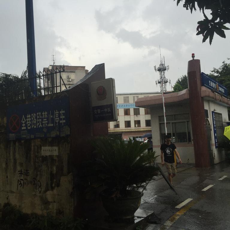 Zhaohuaxishi Youth Hostel Guangzhou Bagian luar foto
