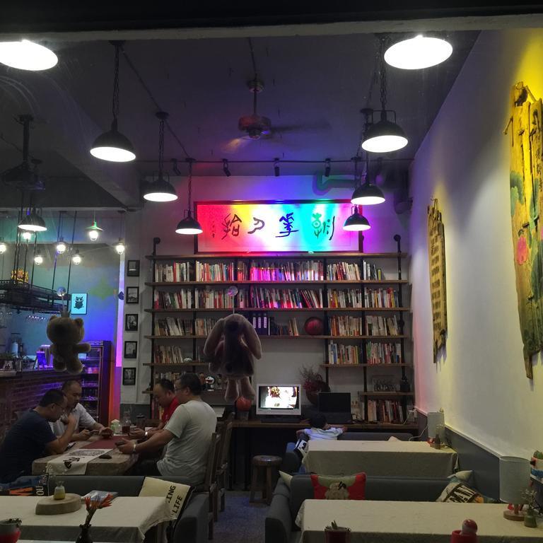 Zhaohuaxishi Youth Hostel Guangzhou Bagian luar foto