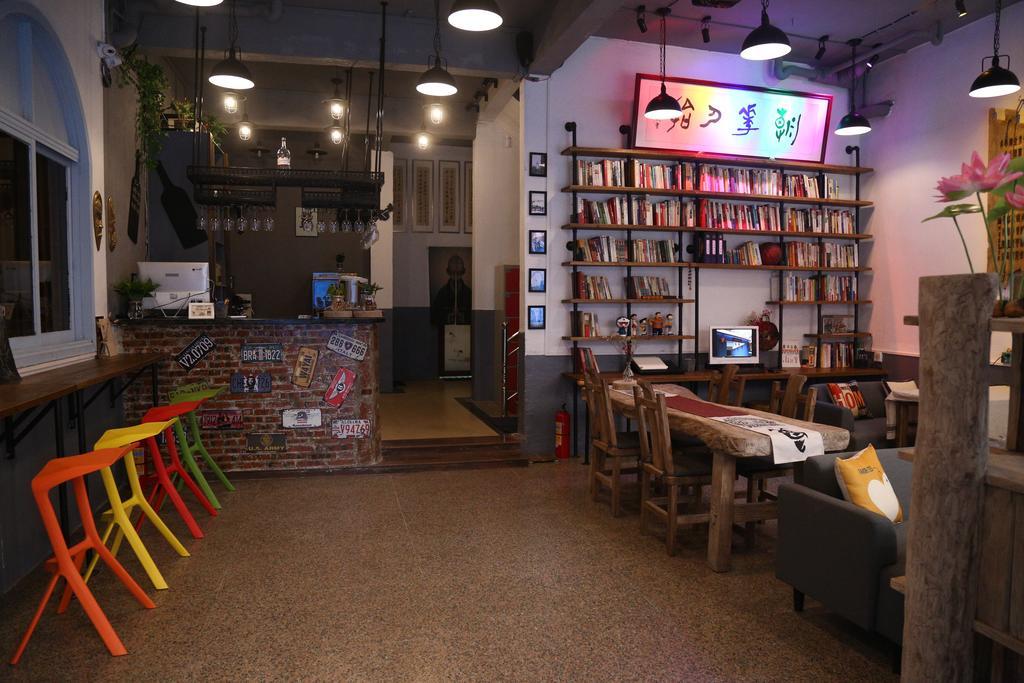 Zhaohuaxishi Youth Hostel Guangzhou Bagian luar foto