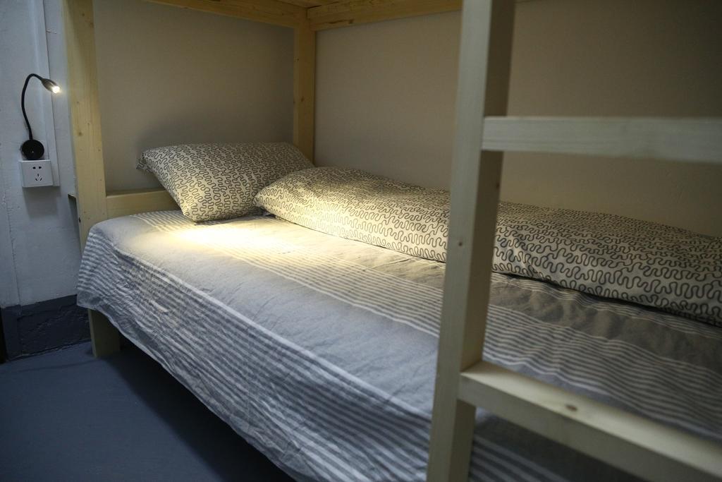 Zhaohuaxishi Youth Hostel Guangzhou Bagian luar foto